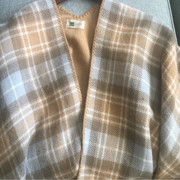 Look by M Womens Tan Plaid Shawl Vest Poncho Winter Wrap OS - Picture 9 of 9